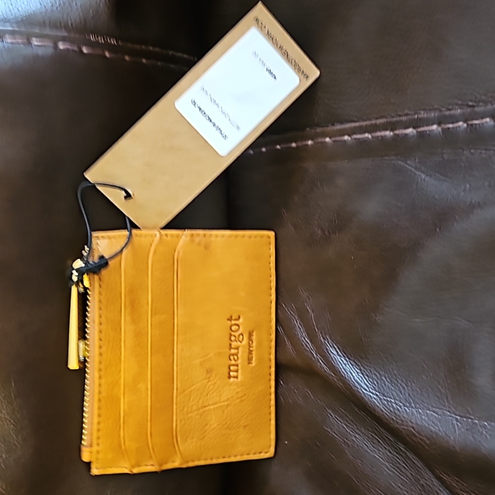 Margot New York NWT leather Betty zip card case